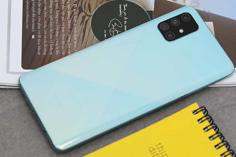 goài thiết kế trang nhã, chiếc smartphone mang tên A71 còn được trang bị bộ Quad Camera khủng cho người dùng trải nghiệm nhiếp ảnh, quay film 4K cùng với viên pin dung lượng lớn 4500mAh. Hiện A71 đang được bán với giá 9.790.000 đ Tại thegioididong.com