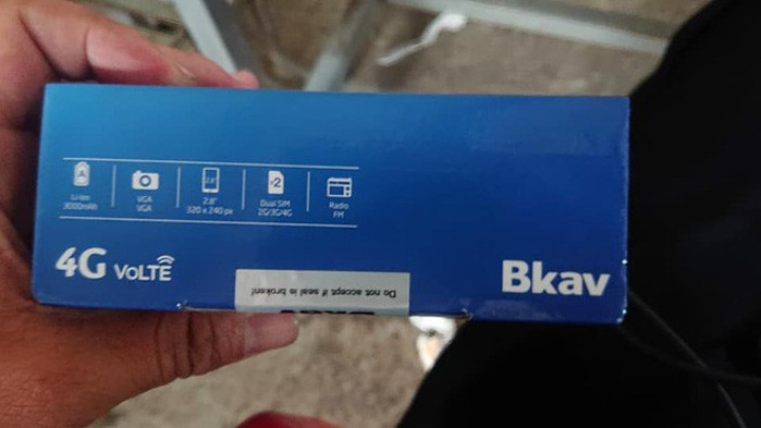 Theo ghi chú trên vỏ hộp, chiếc máy này cũng hỗ trợ VoLTE (Voice over LTE), giúp người dùng có thể thực hiện cuộc gọi thoại trên băng tần 4G.