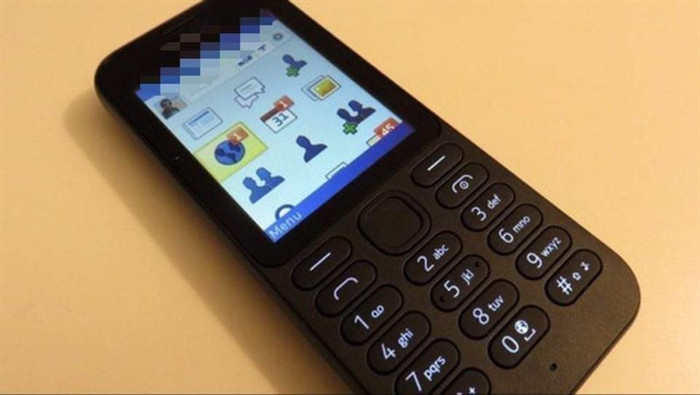 Đáng tiếc, C85 không được trang bị kết nối Wi-Fi. Các thông số khác của Bkav C85 bao gồm: RAM 512 MB, 2 camera 0,3 MP cho cả hai mặt trước và sau máy, màn hình 2,8 inch và có khe cắm thẻ nhớ cho phép mở rộng lên đến 128 GB.