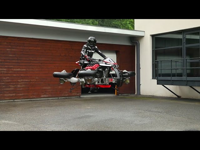 Ban đầu, vài thử nghiệm khi bay ở độ cao 1 mét với một người lái và đã có những thành công. Tuy nhiên, để có thể lái chiếc moto này, câu hỏi về giấy phép lái xe đã được đặt ra. 