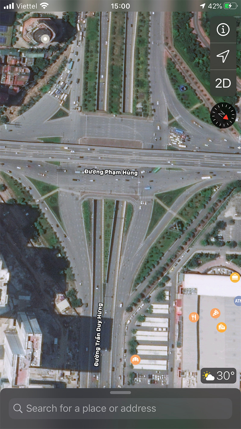 Nút giao thông đông đúc BigC, Đại lộ Thăng Long cũng vắng vẻ trái ngược với cảnh ùn tắc, xe kín phố kín đường như trước đây.