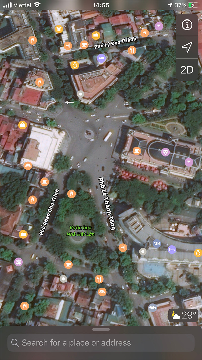 Các khu vực lân cận trung tâm thành phố cũng vắng vẻ không kém.