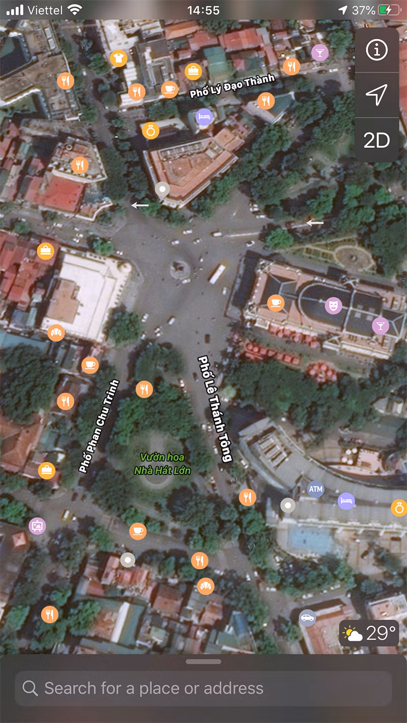 Các khu vực lân cận trung tâm thành phố cũng vắng vẻ không kém.