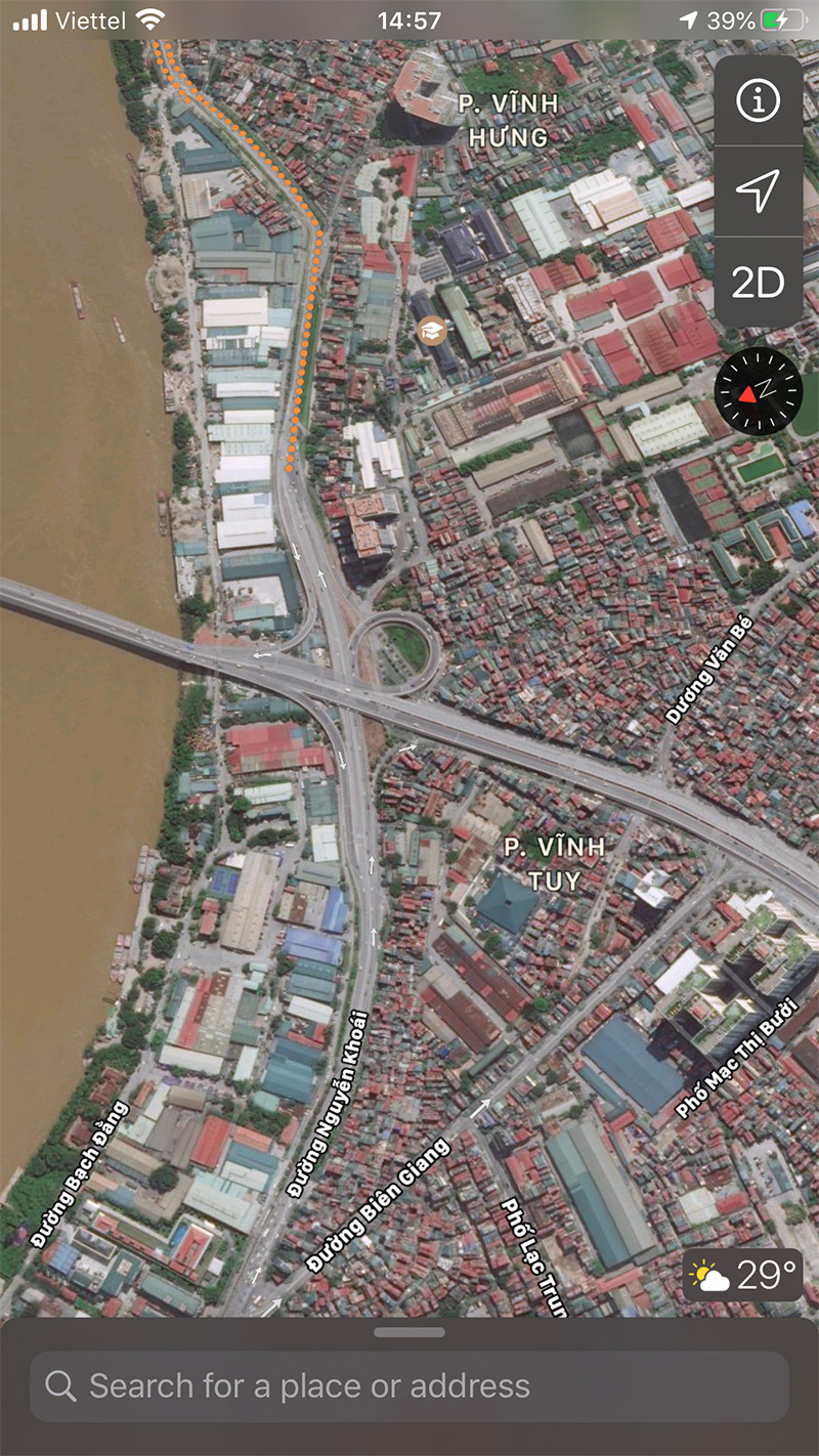 Cầu Vĩnh Tuy, cây cầu được nhắc đến thường xuyên trên VOV giao thông bởi lưu lượng giao thông lớn, thường xuyên ùn tắc, nay đường thông thoáng và thưa thớt xe di chuyển.