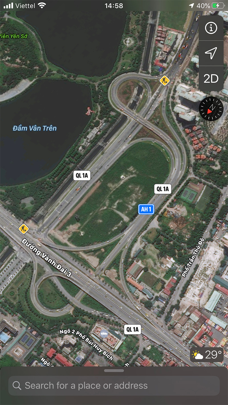 Quang cảnh vắng vẻ hiếm hoi tại nút giao thông đường vành đai 3 giao QL1A. Sự vắng vẻ này thường chỉ có khi Hà Nội trong những ngày đầu xuân năm mới.