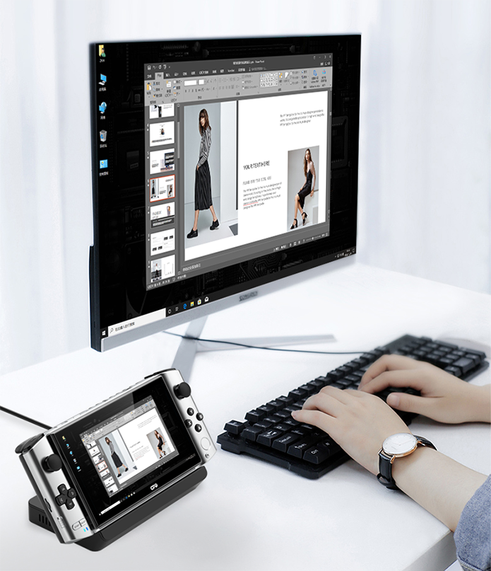 Đối với GPD Win 3, máy thiết kế theo dạng trượt, tương tự như những gì mà chúng ta từng thấy với Sony Vaio VGN-UX Series (2006).