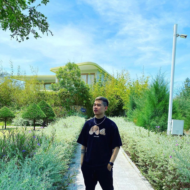 Thỉnh thoảng người hâm mộ vẫn thấy Lai Lai livestream bán hàng trên page và nhận được sự ủng hộ của đông đảo khách hàng.