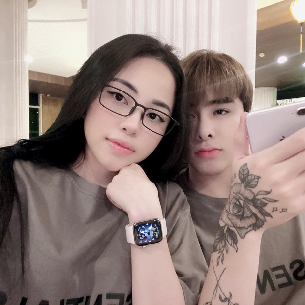 Cô nàng mở cửa hàng tại TP. HCM, song song với việc bán hàng online trên Facebook.