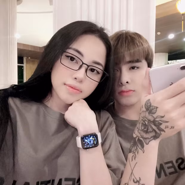 Cô nàng mở cửa hàng tại TP. HCM, song song với việc bán hàng online trên Facebook.