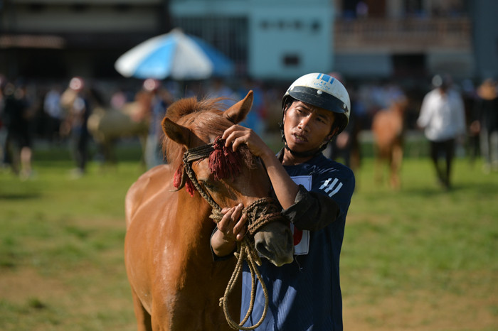 Nũng nịu một tí coi sao.