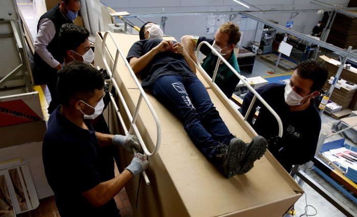 Hiện nay, nhà máy của ông Gomez tại thủ đô Bogota có thể sản xuất tới 3.000 giường mỗi tháng.