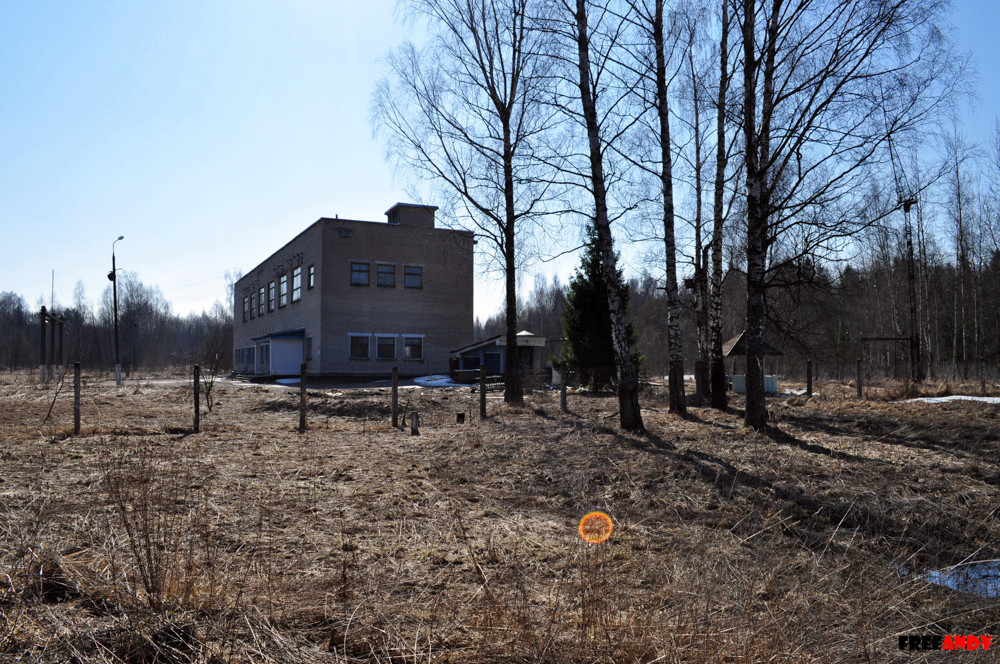 Theo BBC, thay vì các chương trình ca nhạc hay tin tức, nội dung phát ra từ kênh này chỉ là tiếng vo ve, thỉnh thoảng phát những từ ngẫu nhiên bằng tiếng Nga.