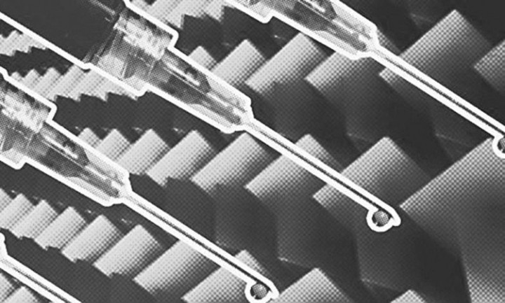 Những chiếc kim siêu nhỏ này, không quá độ dày của một tờ giấy và chiều rộng của sợi tóc người, có thể giúp chúng ta những mũi tiêm và xét nghiệm máu không đau.