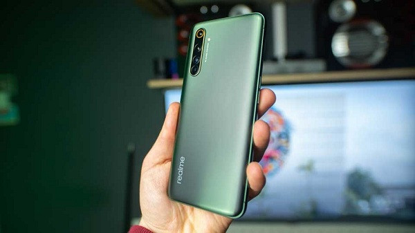 Từng được xem là Flagship killer đầu tiên của năm 2020, Realme X50 Pro 5G đứng ở vị trí khiêm tốn thứ 8 trong top 10 smartphone Android mạnh nhất với 586.296 điểm.