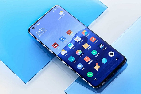 Xiaomi Mi 10 Pro đứng ở vị trí thứ ba với 600.264 điểm. Là một flagship kỷ niệm 10 năm của dòng sản phẩm Xiaomi, Mi 10 Pro hoàn hảo gần như về mọi mặt khi mang đến hiệu năng vượt trội, camera đủ tầm cạnh tranh với các đối thủ và thiết kế tinh tế đến từng chi tiết.