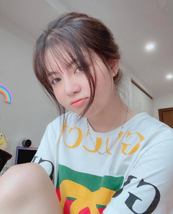 Chưa dừng lại ở mạng xã hội Facebook, Trang Banana còn tích cực phát triển trên Tik Tok. Hiện tại, trang MXH này của cô nàng đang sở hữu 1.300.000 người theo dõi.