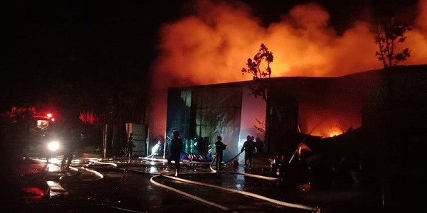 Chay ngun ngut nha kho 200m2 o Thanh Tri, Ha Noi ngay trong dem-Hinh-2