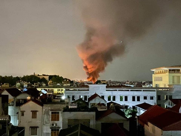 Chay ngun ngut nha kho 200m2 o Thanh Tri, Ha Noi ngay trong dem