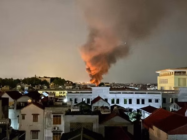 Chay ngun ngut nha kho 200m2 o Thanh Tri, Ha Noi ngay trong dem