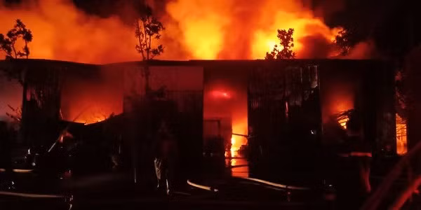 Chay ngun ngut nha kho 200m2 o Thanh Tri, Ha Noi ngay trong dem-Hinh-3