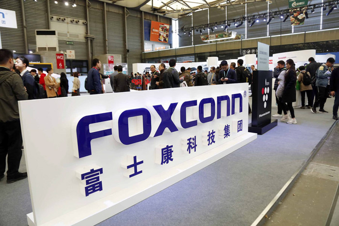 Tập đoàn có tên tiếng anh là Foxconn. Người sáng lập là Quách Đài Minh (TERRY GOU)