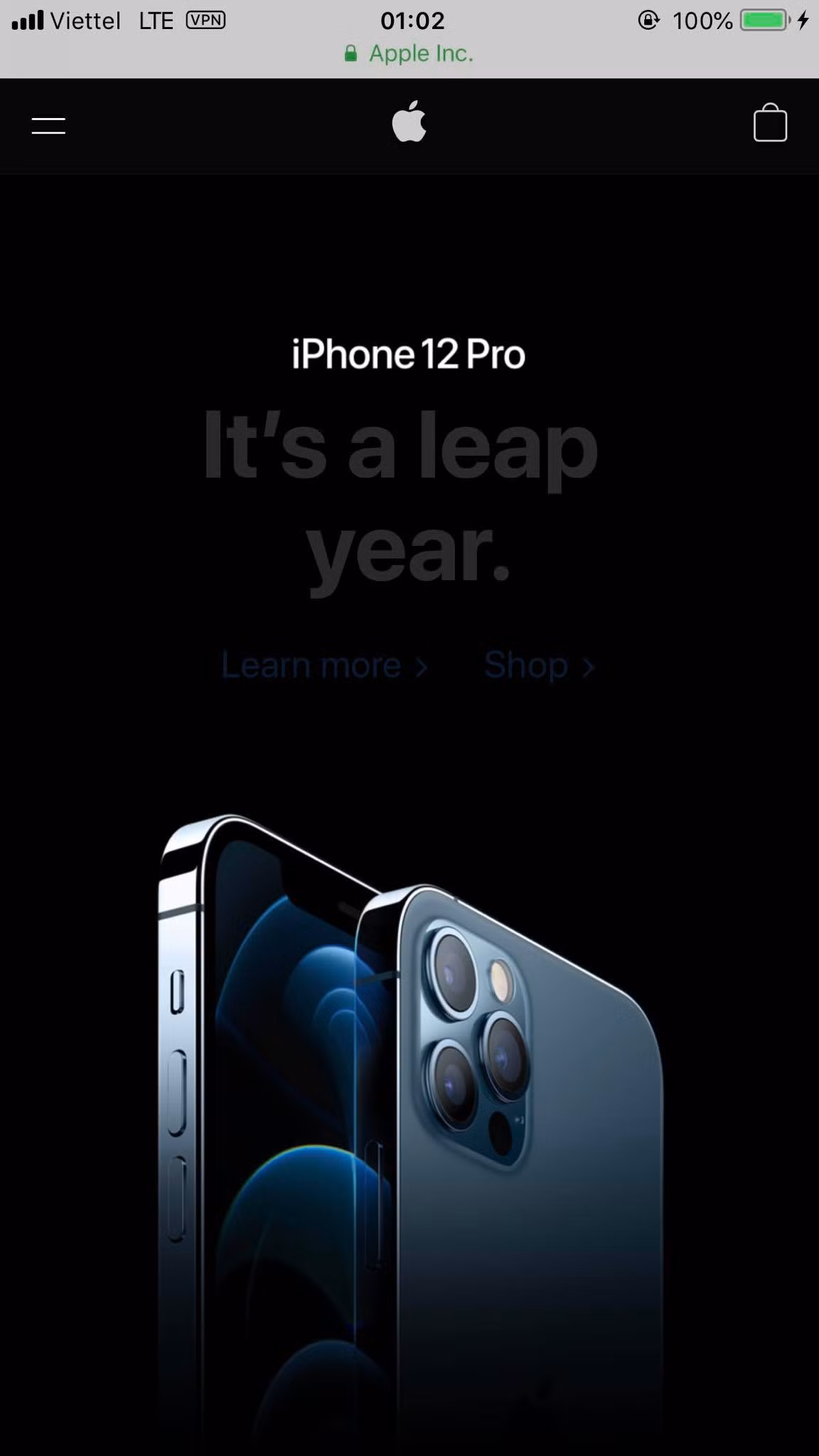 Để không phải chờ đợi, bạn vẫn có thể sử dụng công nghệ AR do chính Apple cung cấp để trải nghiệm trước dòng máy này. Trước hết, từ trình duyệt Safari trên iPhone, hãy truy cập vào trang chủ của Apple Inc và chọn iPhone.