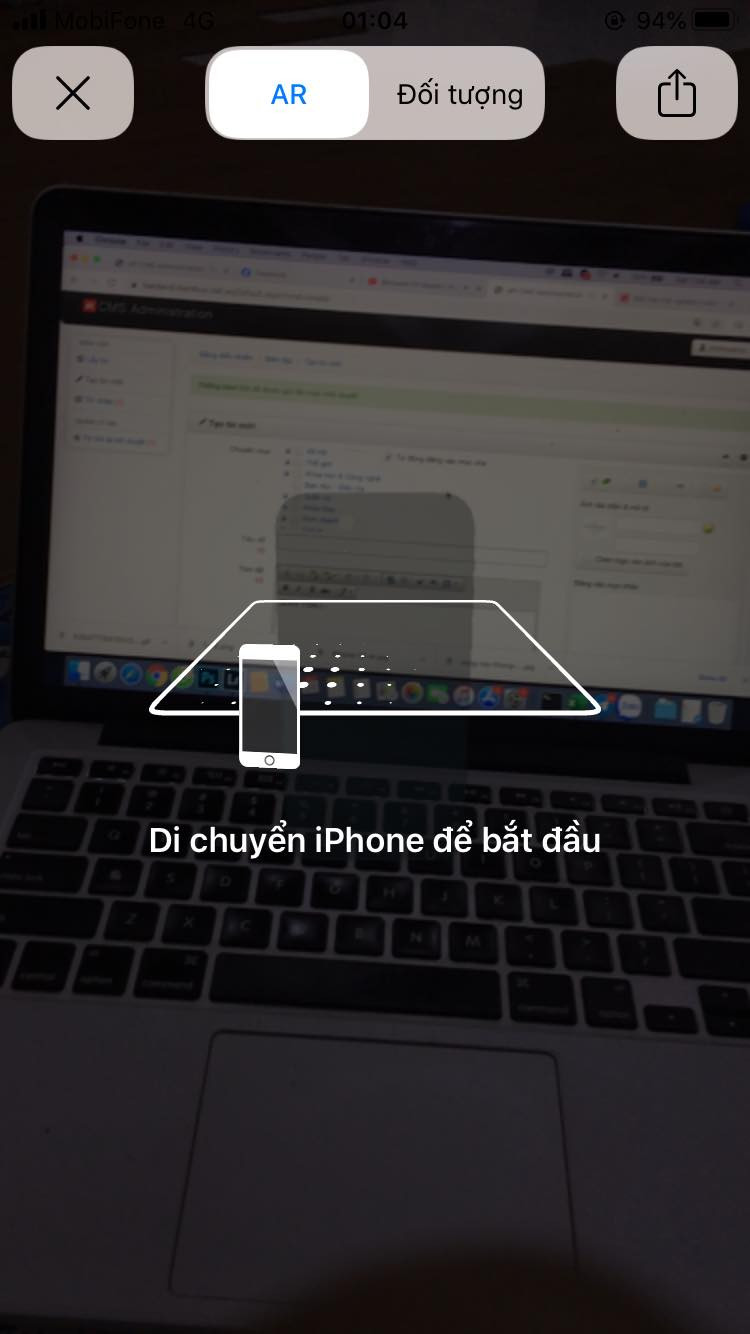 Bạn sẽ phải di chuyển chậm để AR nhận diện không gian. Bạn cần phải tìm kiếm một mặt phẳng trước khi kích hoạt mô hình mô phỏng iPhone 12 (Pro) dưới dạng không gian 3 chiều.