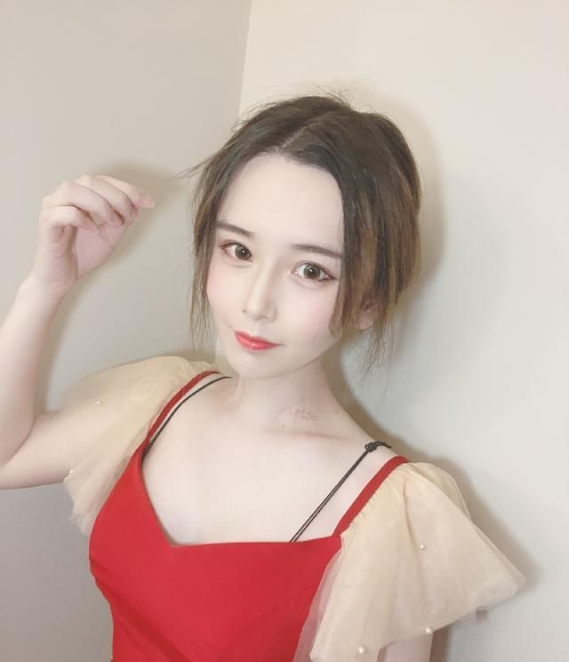 Những chia sẻ của Xuan Mo nhanh chóng được người xem ủng hộ và cảm thông, họ đón nhận một cách rất tích cực về sự thay đổi ngoại hình này.