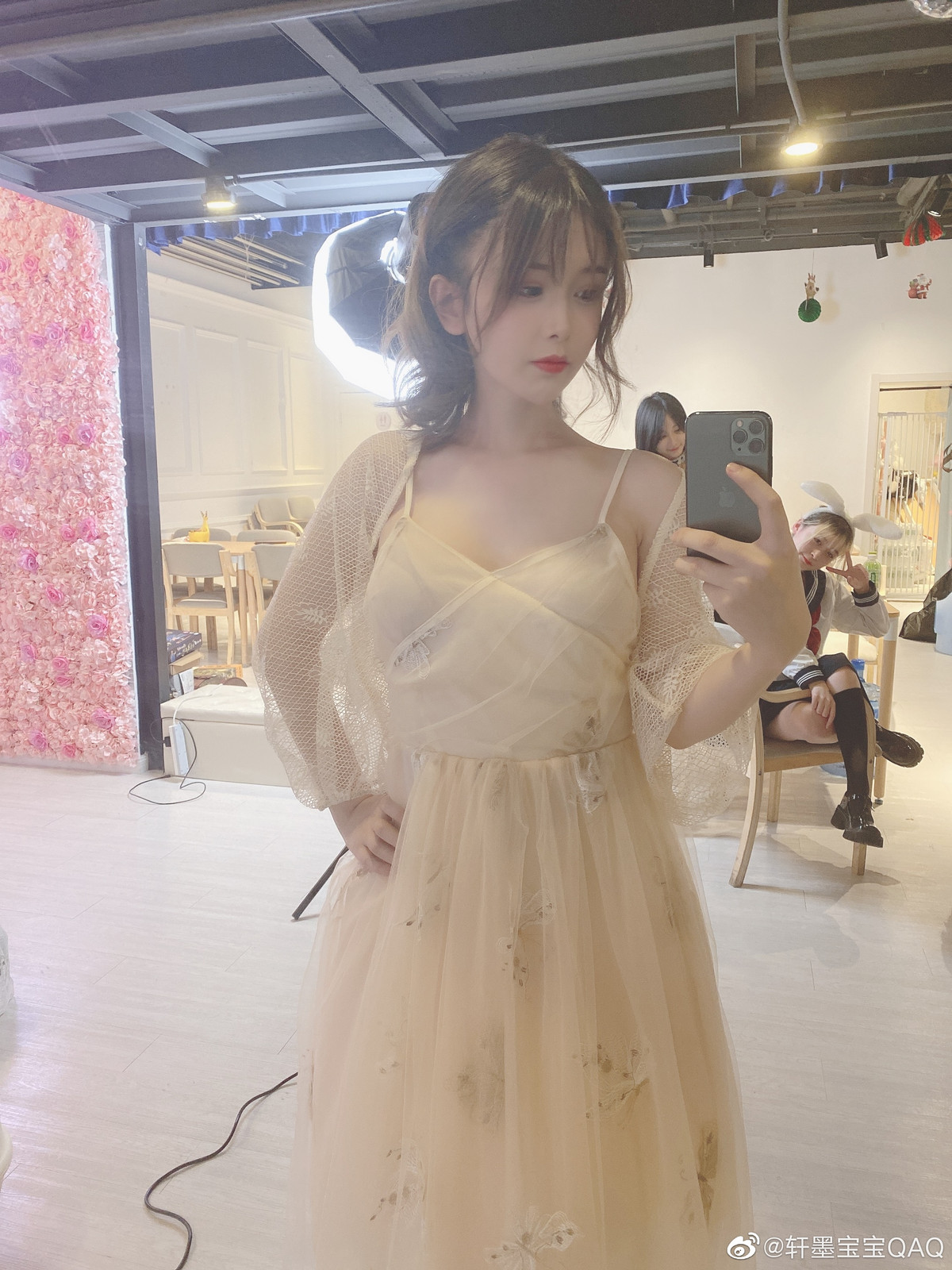 Bản thân Xuân Mo cũng cảm thấy đó là điều hoàn toàn bình thường và không gây ảnh hưởng đến bất kỳ ai cả.