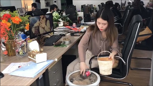 Sự thành công nhanh chóng giúp Tiểu Dã có được thu nhập "khủng". Theo thống kế từ NoxInfluencer - một nền tảng phân tích dữ liệu người nổi tiếng trên YouTube, thu nhập của Tiểu Dã có thể còn cao hơn cả "tiên nữ đồng quê" Lý Tử Thất.