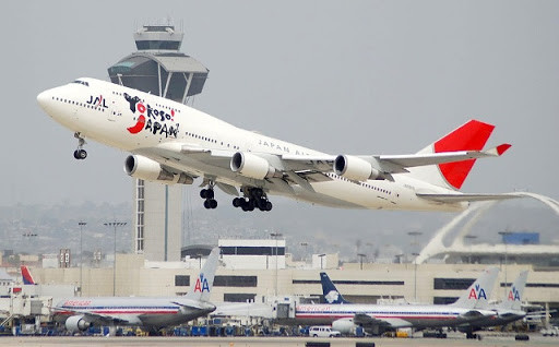 Bằng cách nung nóng nhựa và carbon trong lò phản ứng tới nhiệt độ 571 độ C, chúng sẽ dần bị phân hủy và giải phóng ra một lượng lớn hydro có trong nhựa. Kết quả là thu được một chuỗi hydrocarbon và có thể tận dụng để chế tạo nhiên liệu máy bay.