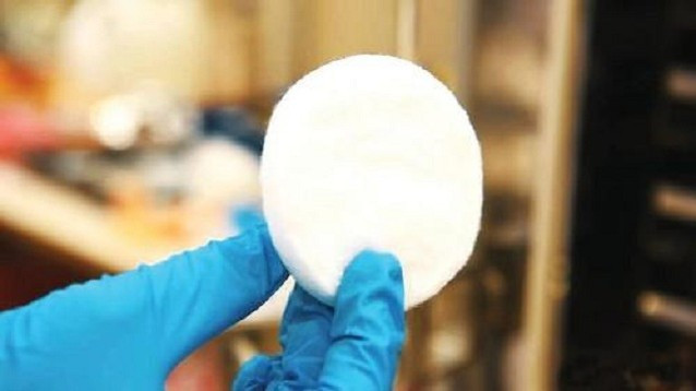 Ứng dụng tiềm năng nhất của vật liệu aerogel làm từ nhựa tái chế, đó là hút dầu loang trên biển. Khi phủ thử vật liệu aerogel trên biển, các nhà khoa học phát hiện thấy chúng đã hấp thụ dầu tràn hiệu quả hơn gấp 7 lần so với các loại vật liệu thương mại khác.