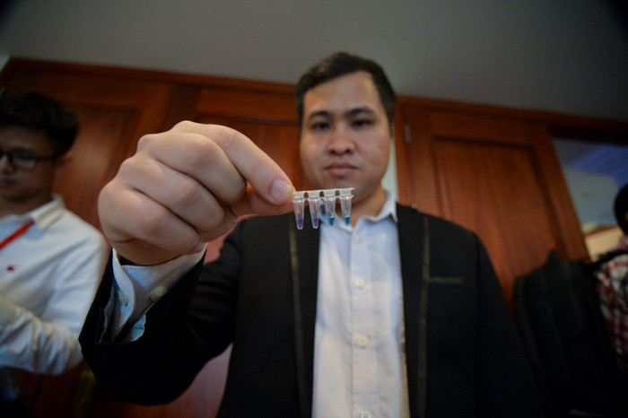 Mẫu vật sẽ cho kết quả theo thang chỉ thị màu để biết bệnh nhân đang âm tính hay dương tính với Covid-19.