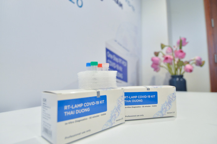 Hiệp hội Doanh nghiệp Khoa học công nghệ Việt Nam phối hợp Công ty Cổ phần Sao Thái Dương chính thức công bố thành tựu nghiên cứu và sản xuất hai bộ kit chẩn đoán COVID-19.