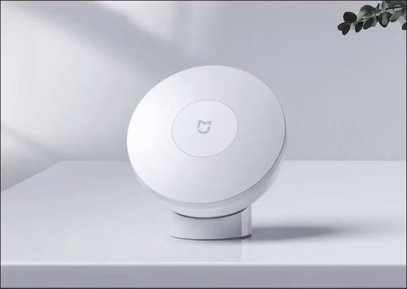 MIJIA Night Light 2 phiên bản mới cũng hỗ trợ kết nối Bluetooth và có thể điều khiển từ xa thông qua ứng dụng MIJIA được cài trên smartphone. Giá chiếc đèn này khoảng 165.000 đ.