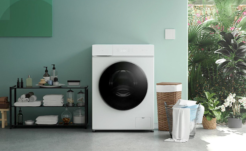 Máy giặt sấy MIJIA C1, chiếc máy giặt được Xiaomi ra mắt có thể điều khiển bằng giọng nói, khối lượng giặt 10kg. Chiếc máy giặt này có 22 chế độ giặt, và các thông số kỹ thuật khác được cho là tốt hơn phiên bản trước đây. Đặc biệt là người dùng có thể đặt lịch giặt sấy thông qua smartphone. Giá sản phẩm khoảng 7 triệu đồng.