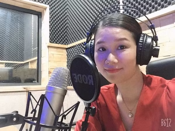 Nhiều người tỏ vẻ thích thú và để lại những bình luận khen ngợi nhan sắc của chị Google ngoài đời thực: "Chị Google đã lộ diện rồi ư?", "Cả hai chị đều xinh quá!",... Ảnh: FBNV