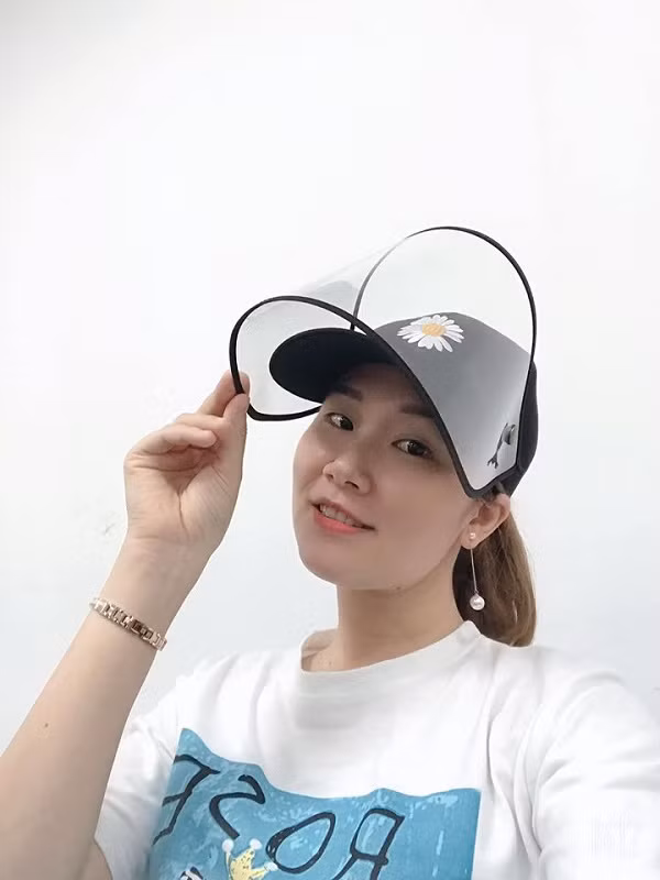 Đôi mắt một mí đặc trưng, khuôn mặt trẻ trung cùng nụ cười tỏa nắng của MC Thi Giang. Ảnh: FBNV