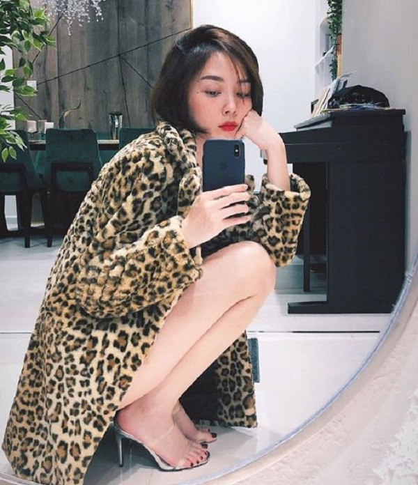 Trước khi có tin đồn sẽ về chung một nhà, Tóc Tiên – Hoàng Touliver được cho là có phong cách sử dụng các món đồ công nghệ, hay mạng xã hội khá đối lập nhau. Ảnh: Instagram NV