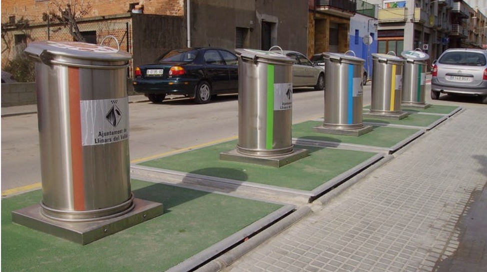 Trong khi cả Thế Giới đang phải bó tay vì rác thải nhựa - giải pháp tái chế PET hiện giờ là đốt chảy hoặc nghiền nhỏ, vốn có chất lượng sau tái chế rất kém. Một công ty ở Áo đã phát triển một giải pháp công nghệ cao, sử dụng enzim một loại nấm để tái chế nhựa PET. Dưới tác động của enzim, nhựa PET sẽ bị phân huỷ thành phân tử và sau đó có thể dễ dàng chuyển đổi lại thành nhựa chất lượng cao.