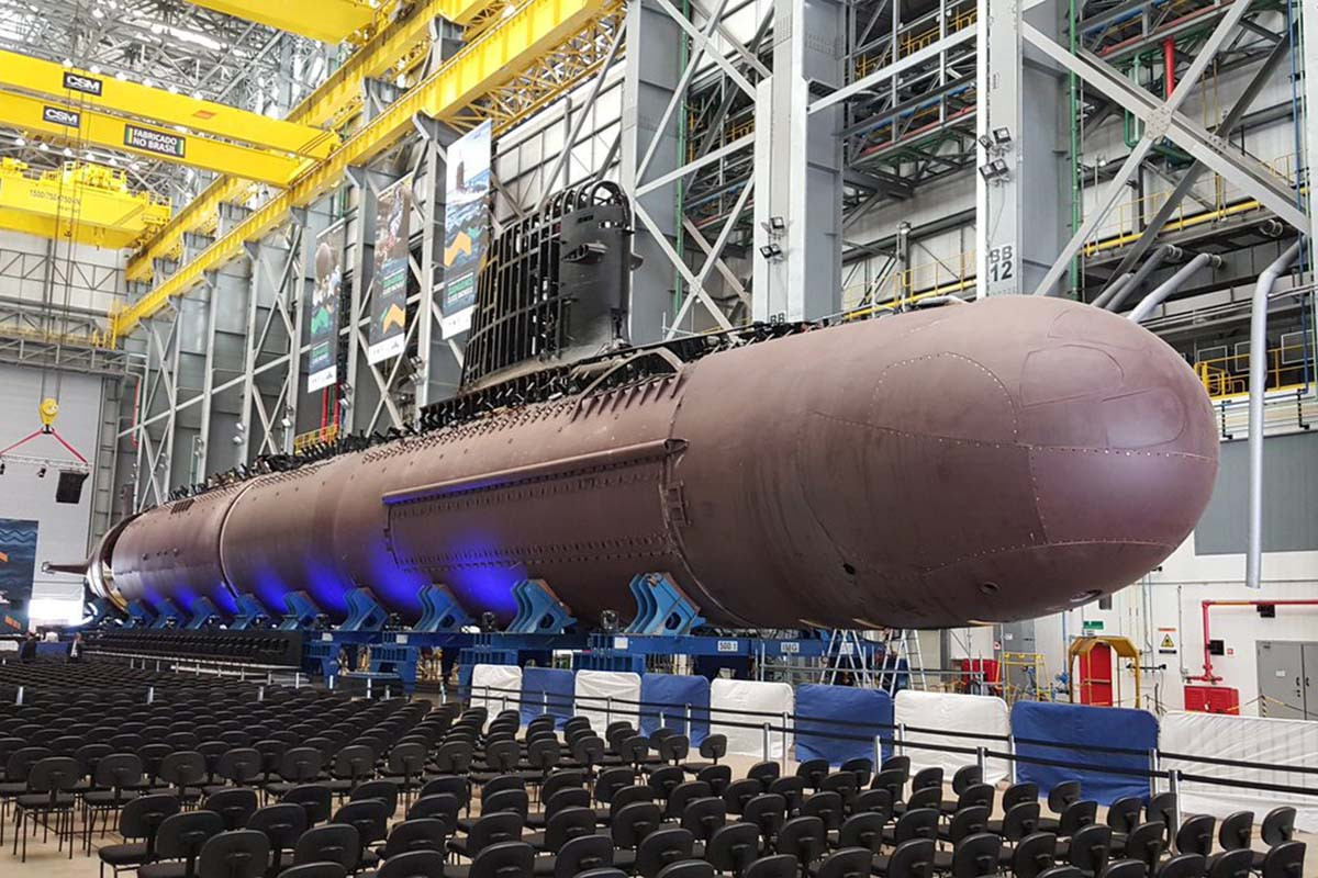 Lượng choán nước của tàu ngầm hạt nhân mới của Hải quân Brazil sẽ là 6.000 tấn với chiều dài 100 m và rộng 9,8 m.