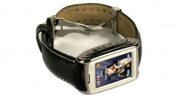 CellWatch M500 Watch Phone có thể được coi là thủy tổ của những chiếc smartwatch ngày nay. Với những người thích những mẫu điện thoại kích thước nhỏ, M500 là một ứng cử viên sáng giá bởi nó có hầu hết các chức năng của một chiếc điện thoại và còn có thể đeo tay như một chiếc đồng hồ.