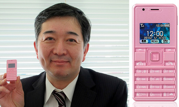 WX06A chỉ được bán tại Nhật Bản và chiếm giữ danh hiệu chiếc điện thoại nhỏ nhất thế giới trong một thời gian dài, chỉ với kích thước 32x70x10,7mm và trọng lượng 32g. Do kích thước rất nhỏ nên điện thoại này không có camera và thời gian đàm thoại chỉ ở mức 2 giờ.