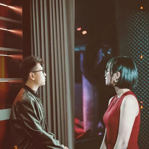 Fan của Bomman ai cũng có một nỗi mong mỏi rằng caster mình yêu quý sẽ sớm tìm được người ấy bởi Bomman ''đã cô đơn quá lâu''. Sau khi tập chơi Liên Minh Huyền Thoại, ''chàng trai vàng trong làng ế ẩm'' có cơ hội làm quen với nữ MC xinh đẹp Minh Nghi, cũng từ đó fan được dịp ''đẩy thuyền'' cực mạnh ở cả hai chiến tuyến.