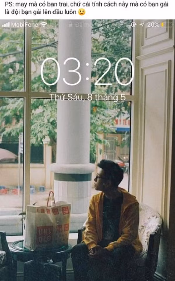 Đi kèm là bức ảnh ''người quen'' Bomman như để khẳng định về tin đồn tình cảm bấy lâu nay.