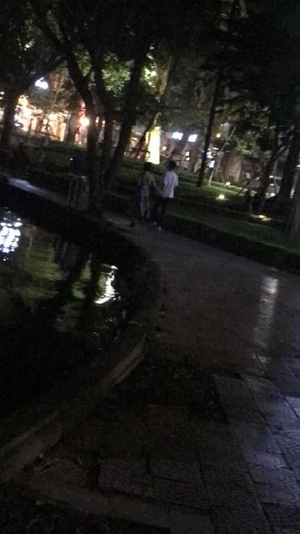 Bởi vậy ngay khi những tin đồn cùng hình ảnh hẹn hò của Minh Nghi - Bomman ''rò rỉ'', người hâm mộ vô cùng thích thú và vui mừng.