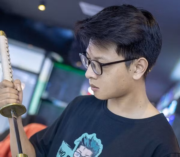 Bomman tên thật là Mai Nam Hải, là caster, streamer rất có tiếng trong cộng đồng CS:GO Việt Nam. ''Người Mìn'' được biết đến với những buổi stream bình luận giải đấu vui vẻ, truyền nhiệt huyết đến các khán giả.
