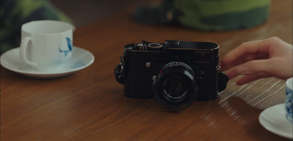 Leica M-P "Correspondent" Edition được sáng tạo bởi Lenny Kravitz - một nhạc sỹ, diễn viên, nhà thiết kế kiêm fan cứng của Leica vào năm 2015. Phiên bản này được đánh giá là sự kết hợp hoàn hảo giữa nét hoài cổ, xưa cũ nhưng vẫn toát lên vẻ sang trọng.