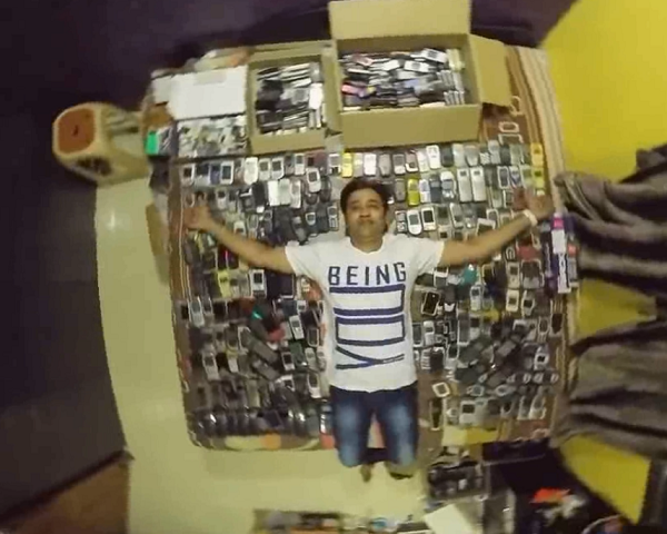 Jayesh Kale bắt đầu sưu tập điện thoại từ năm 2013 và hiện anh đã có đến 2371 chiếc điện thoại di động. chủ yếu là Nokia.