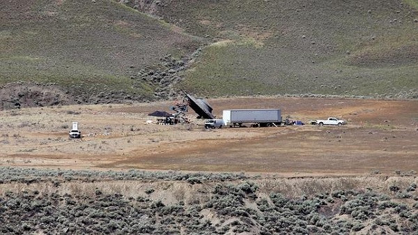 Người ta đua nhau nói về việc quân đội tìm thấy những người ngoài hành tinh: cả đã chết lẫn còn sống. Cũng từ đó, nơi đây trở thành địa điểm bị Google Earth bôi đen, làm mờ.